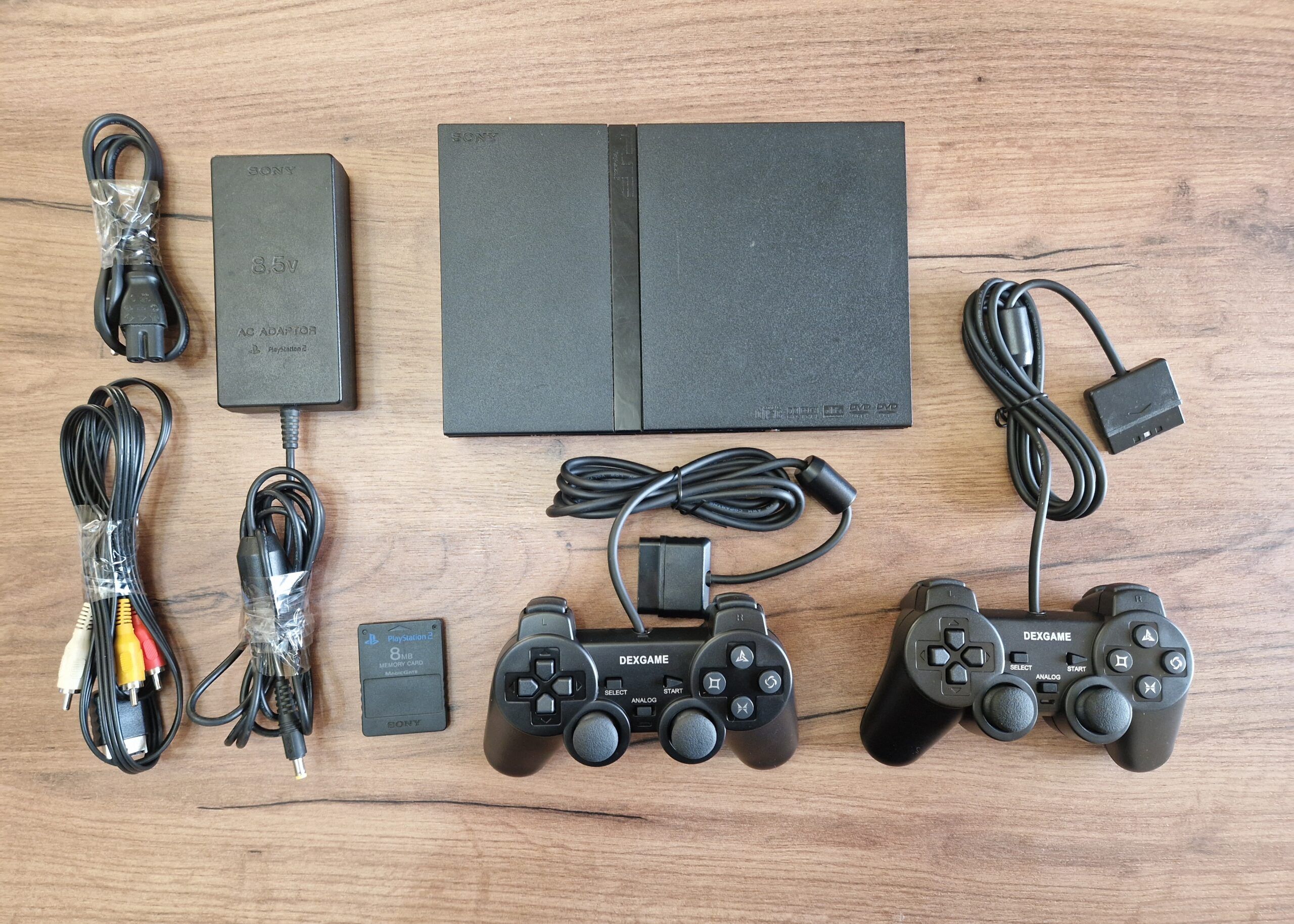 Modder transforms PlayStation 2 into a foldable handheld