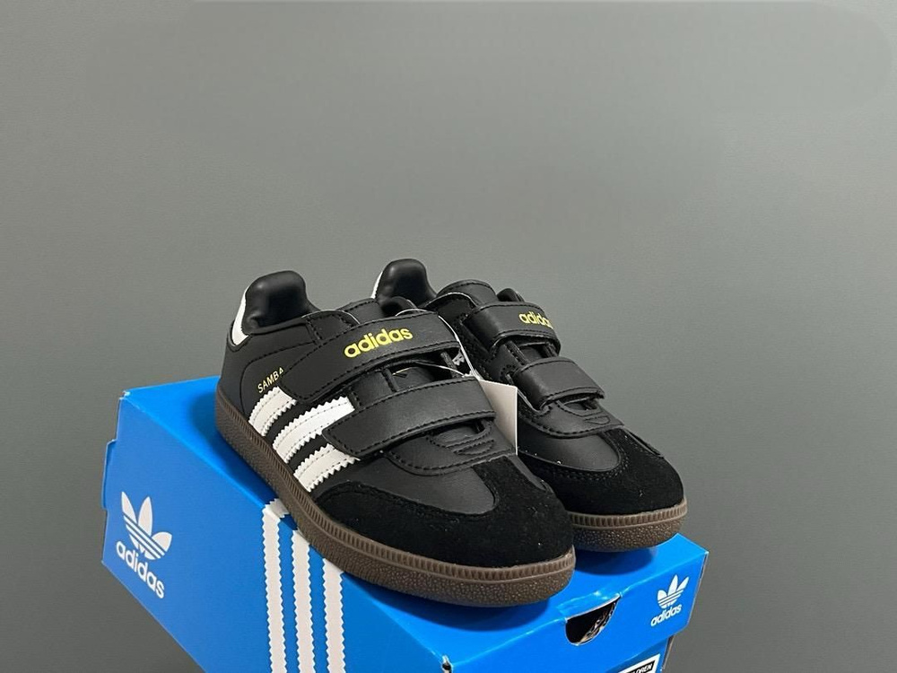 Кроссовки adidas спорт #1