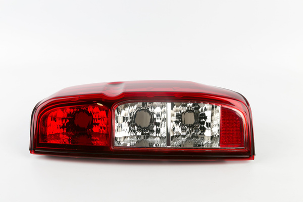 Фонарь задний Nissan Frontier 04-21 / Navara 04-15 (Справа)