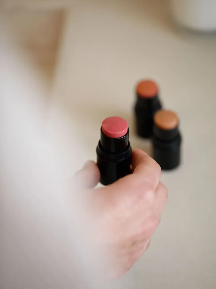 Многофункциональный стик 2-в-1 для губ и щек Lip to Cheek Dr. Hauschka, оттенок 01 абрикос, 6.1 г Румяна и блеск для губ натуральные, 6,1 г, фото 6