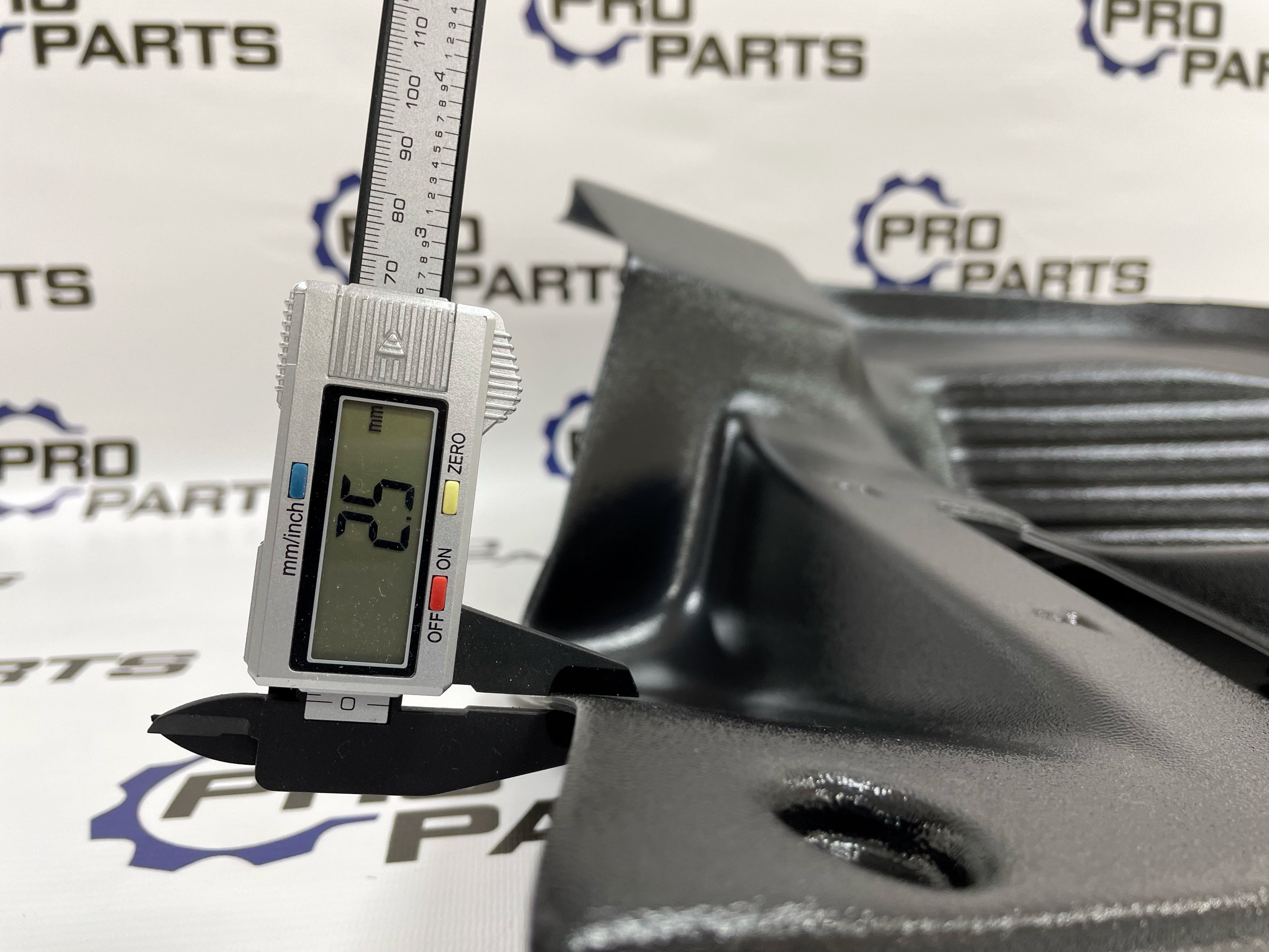 Обивка передка (облицовка) ног толстая комплект на ниву 2121, 21213 ...