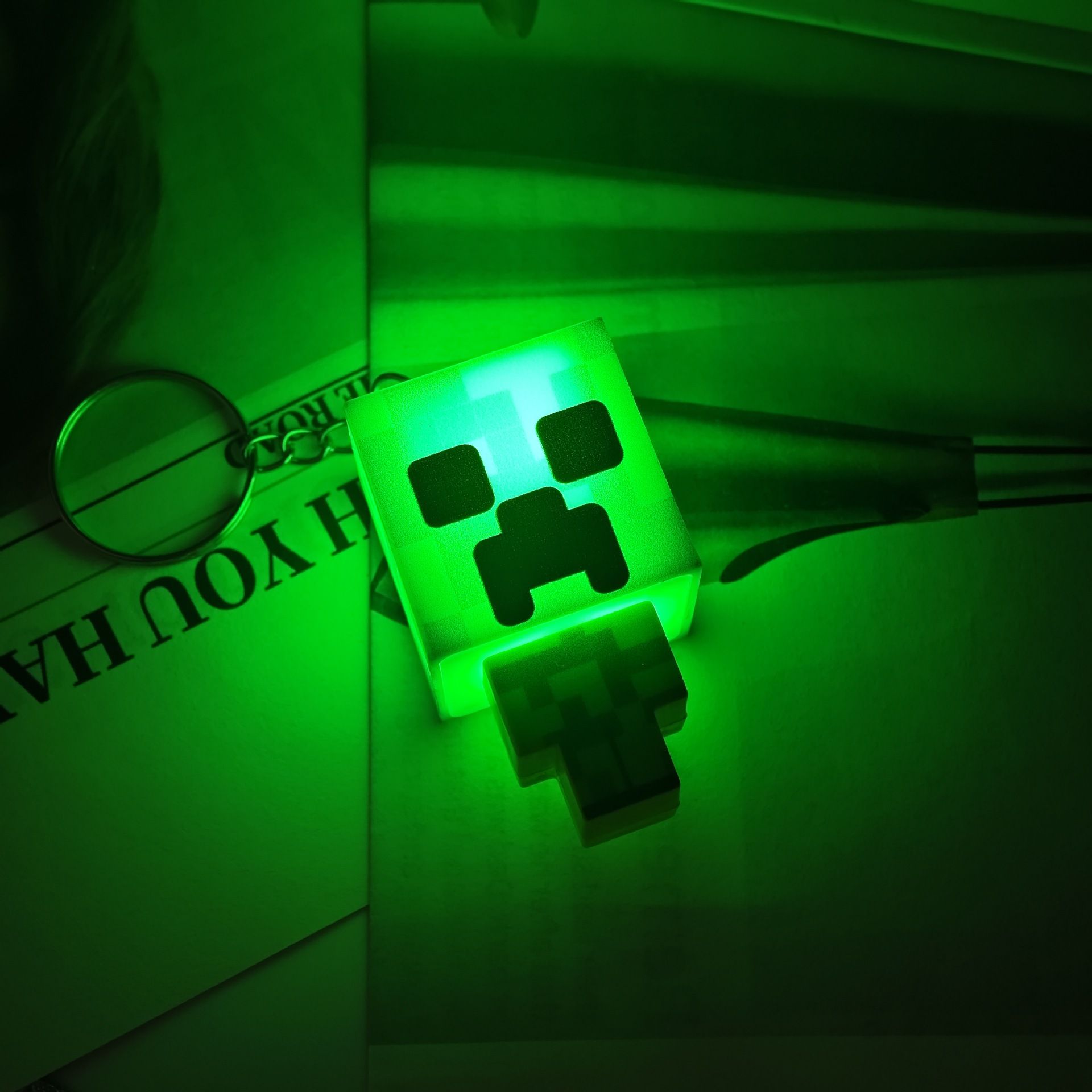 СветящийсябрелокдляключейMinecraft