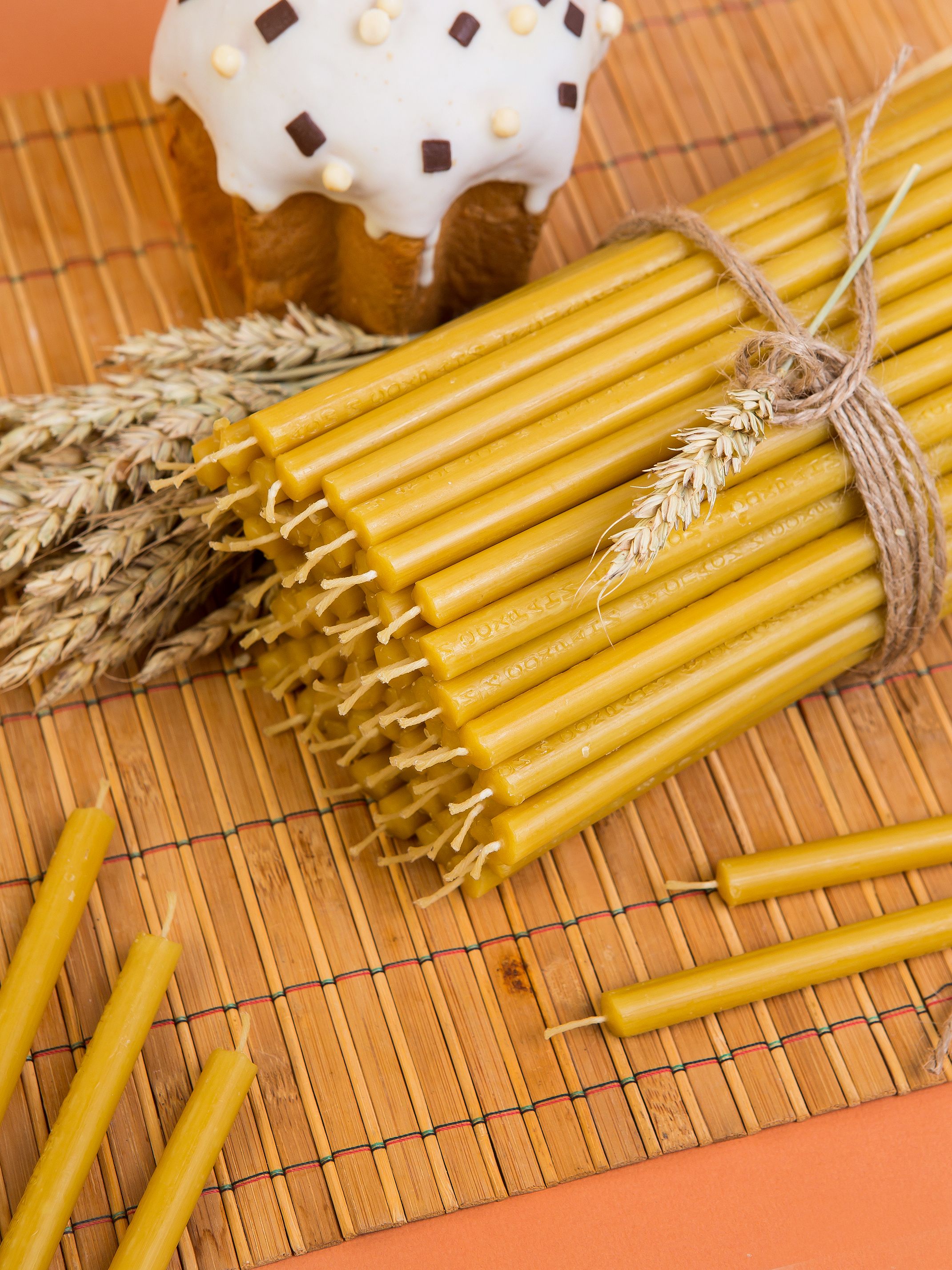 Натуральный рецепт для шелковистых волос: мед и церковная свеча