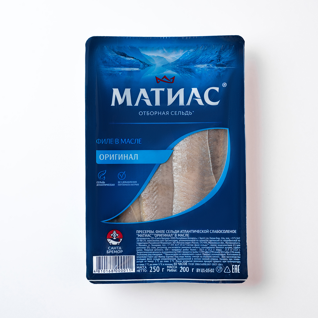 Қыздардың қалпақтарының жақыннан түсірілуі