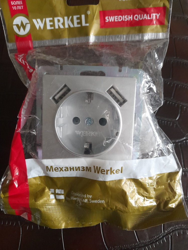 розетка с заземлением и шторками USB2,цвет серебряный WERKEL  #1