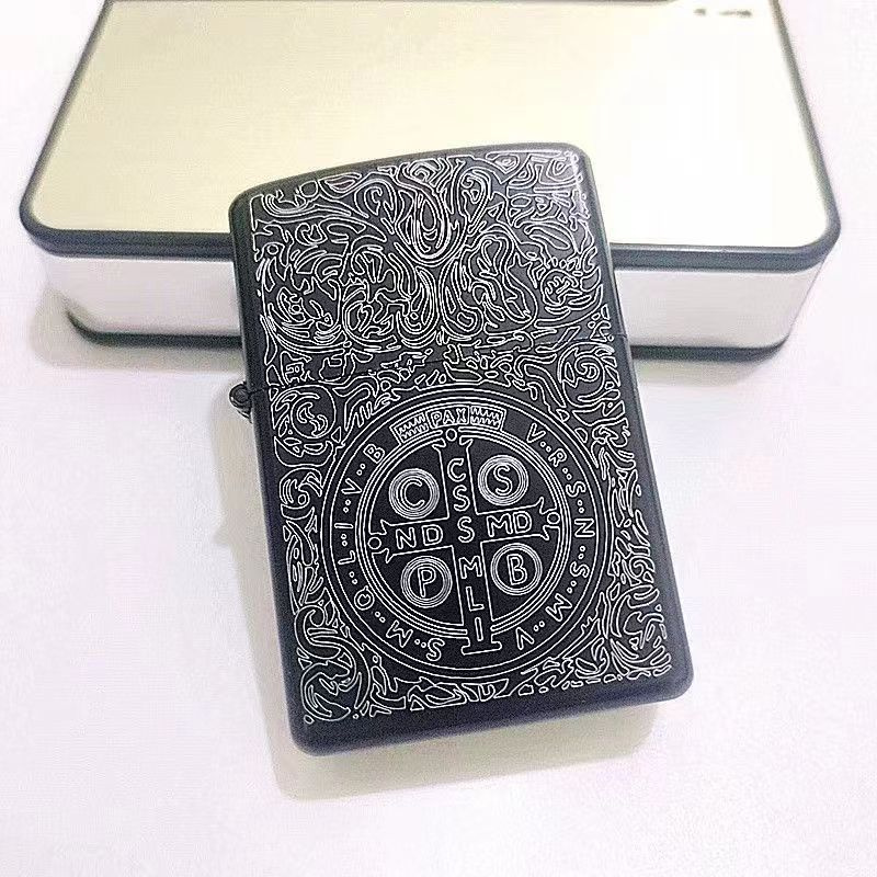 Zippo Бензиновая зажигалка #1