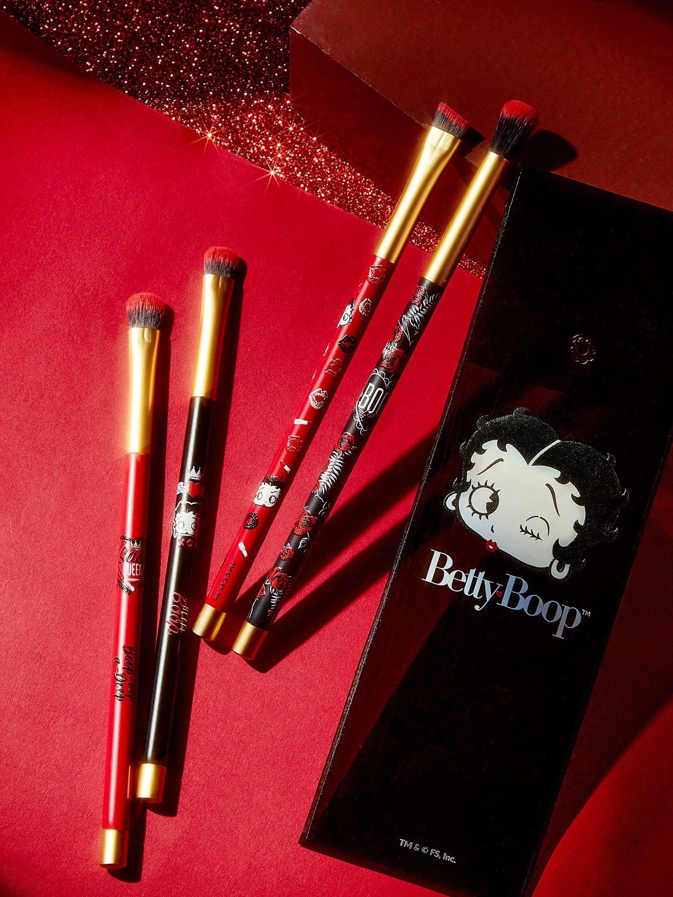 BETTY BOOP / Бетти Буп Набор кистей для макияжа (4 в 1) в подарочной упаковке