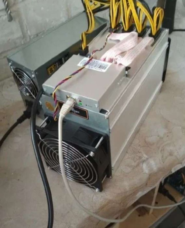 Асик телефон. Антмайнер л3+. Antminer l3+. ASIC майнер l3. Antminer l7 9300mh.