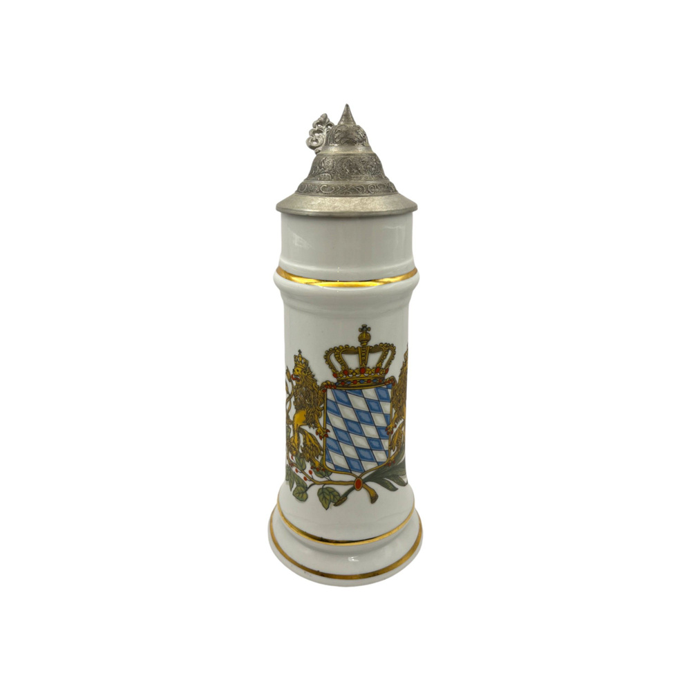 Пивная немецкая кружка с рельефной крышкой Bavaria в бело-желтых тонах ...