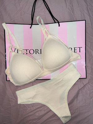 Бюстгалтер мен трусиктеріңізді шешіңіз бейне