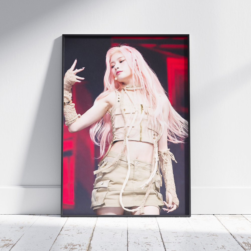 Плакат на стену для интерьера КПОП (EVERGLOW - Ван Ирон - Wang Yiren 2) - Постер по K-POP музыке формата #1