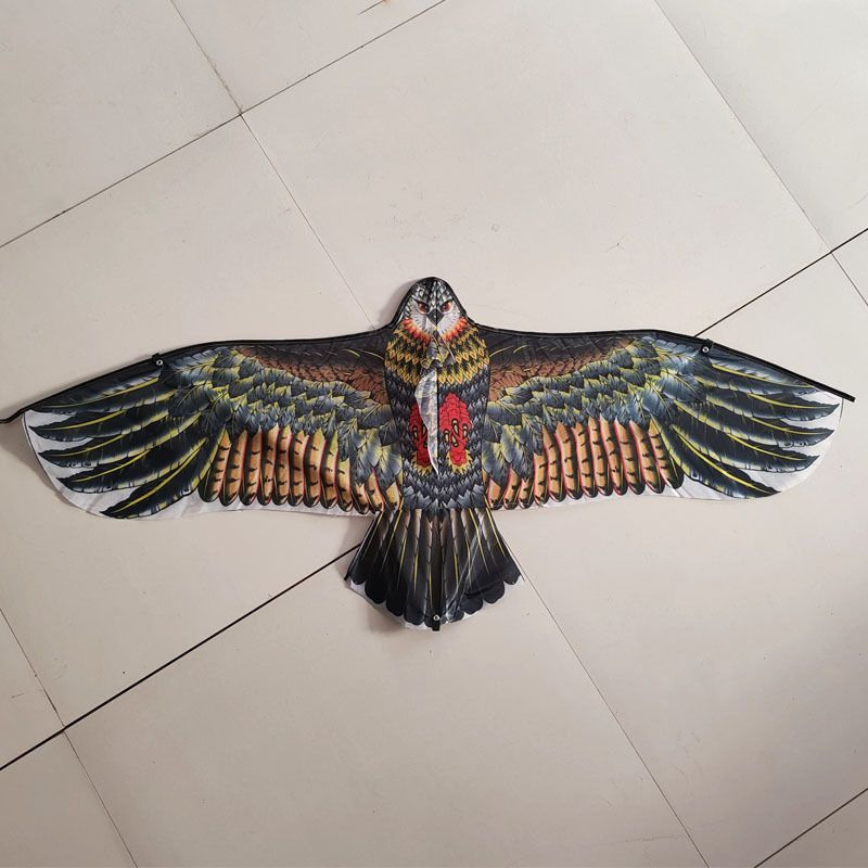 Воздушный змей-орел для того, чтобы гонять птиц и пугать их воздушным ...