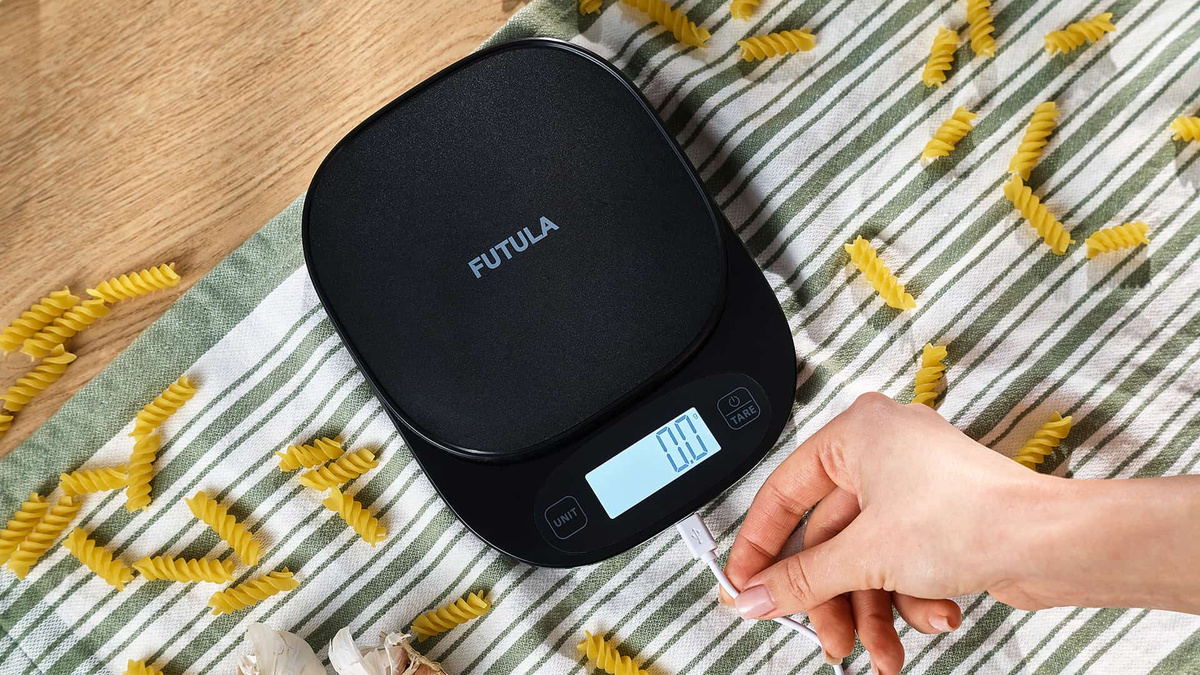 В отличие от младших моделей, Futula Kitchen Scale 4 оснащены встроенным аккумулятором на 800 mAh, который обеспечивает гаджету длительное время автономной работы. Зарядка батареи осуществляется через порт micro-USB
