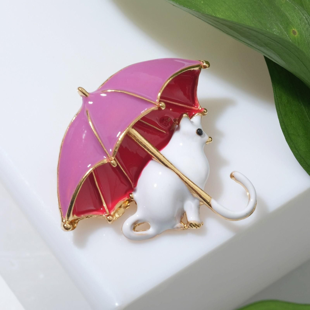 Брошь Кошка под зонтом, цвет бело-розовый в золоте #1