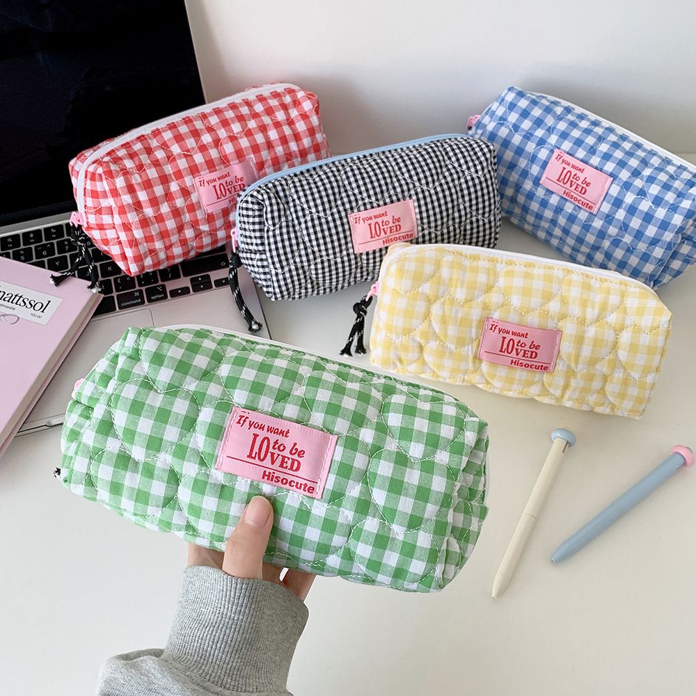 Estuche de tela acolchada cuadros con corazones rosa para niñas y neceser