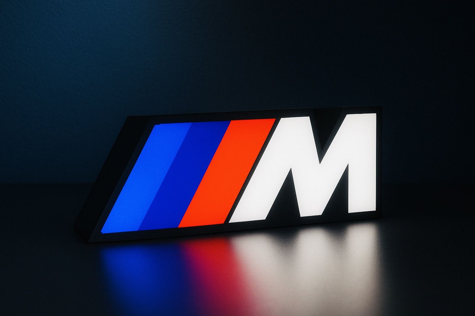 Светильник BMW M Power - легенда в каждом кадре