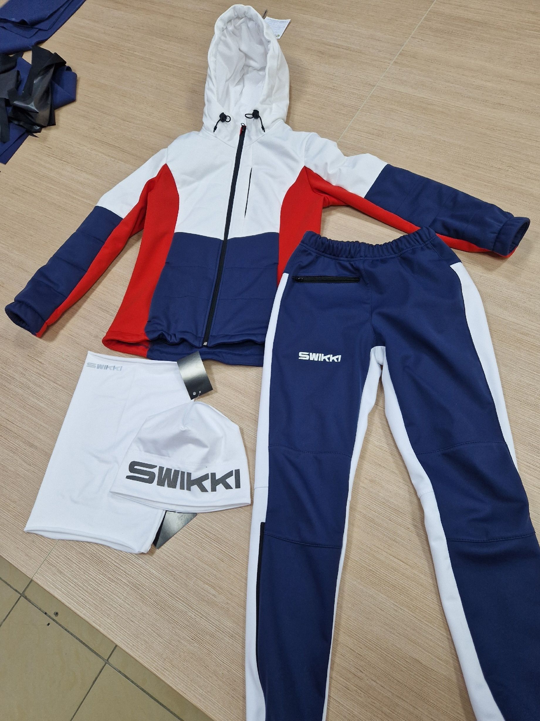 Шапка спортивная SWIKKI