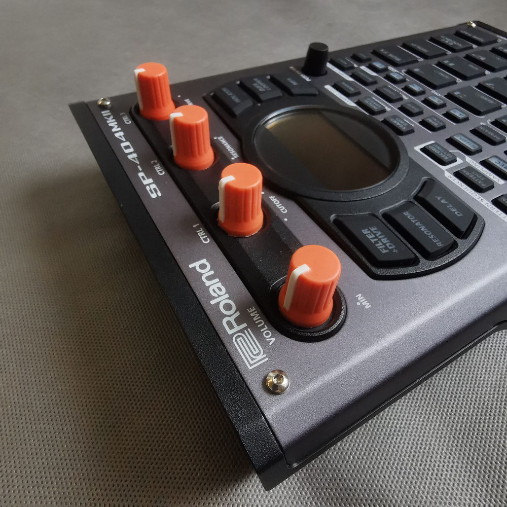 Комплект кнобов для Roland SP-404mk2, SP-404, 404SX, 404A, Boss SP-303  (аналог chroma caps) - купить с доставкой по выгодным ценам в  интернет-магазине OZON (1544672699)