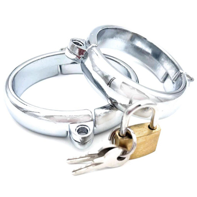 Кеуделер BDSM тақтасына тесілген