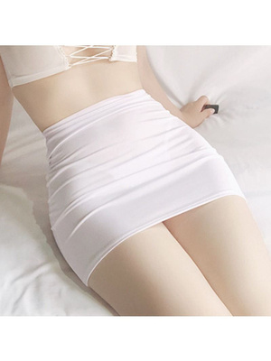 Мини юбкадағы жіңішке сексуалды аяқтар