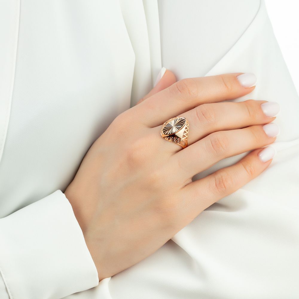 Женская печатка, перстень из золота 585 пробы Красносельский ювелир,с алмазной гранью, широкое кольцо овальной формы, без вставок - купить с доставкой по выгодным ценам в интернет-магазине OZON (1049388433)