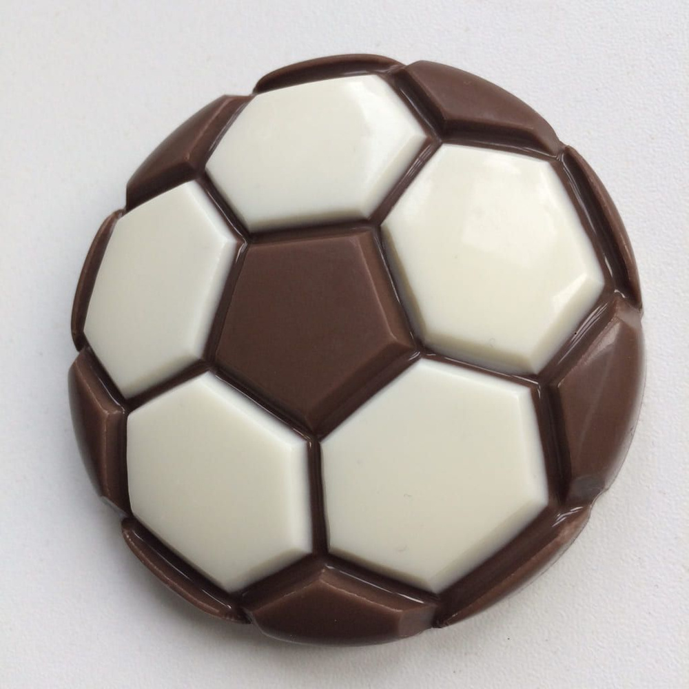 Макаруны Футбольный мяч - Мастерская десертов CandyBar