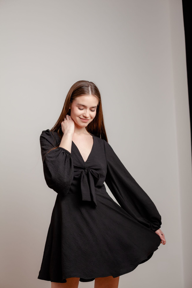 Вечернее короткое черное платье: стильные идеи для особых случаев