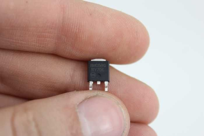 Транзистор 8M05BG - купить с доставкой по выгодным ценам в интернет ...