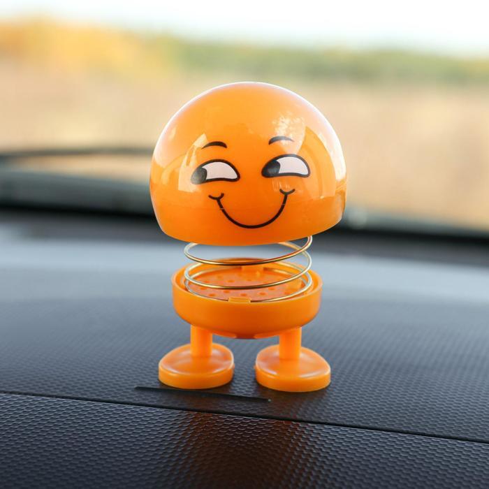 Игрушка в машину на панель,улыбка, желтый