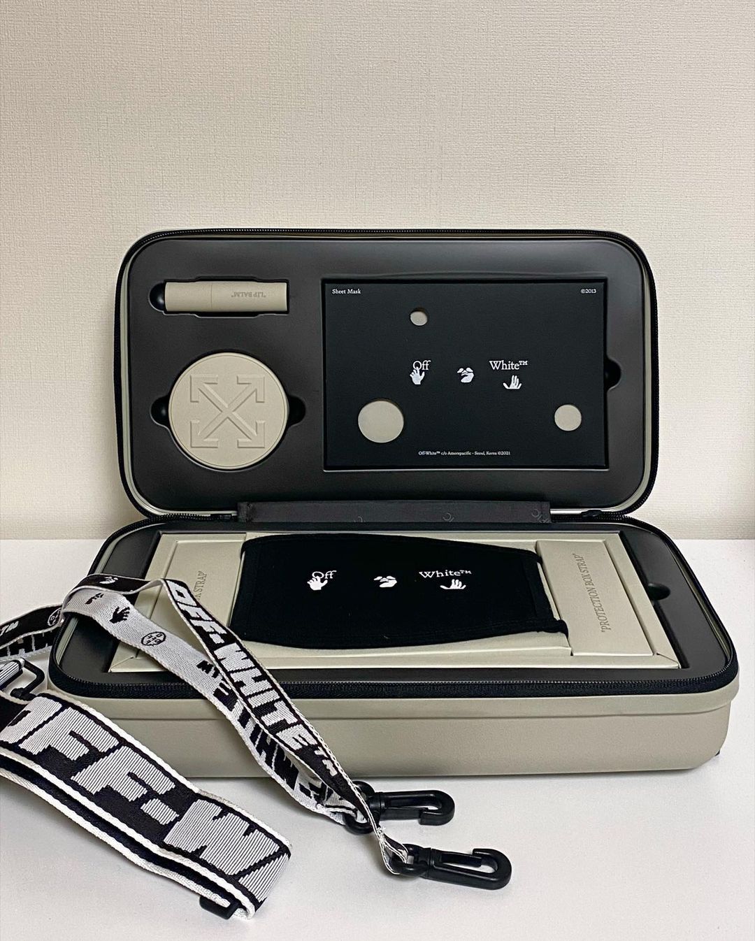 Off-White × Amorepacific コスメセット Off-White's Amorepacific collab spotlights streetwear