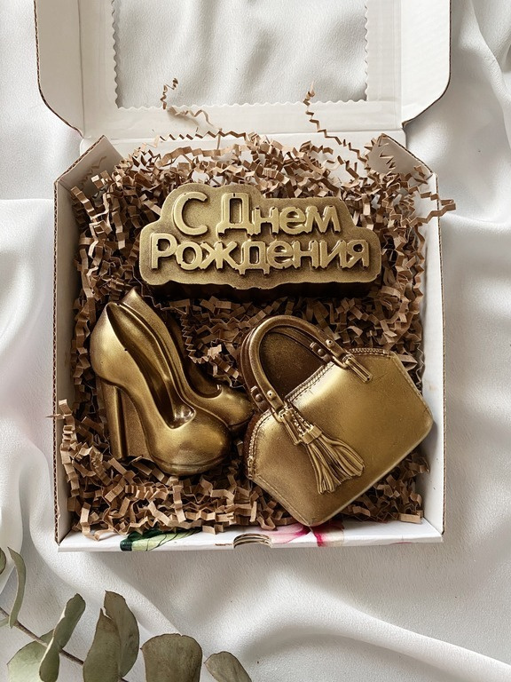 Шоколад в подарок женщине, подарочные наборы из шоколада для девушек и любимых в Москве