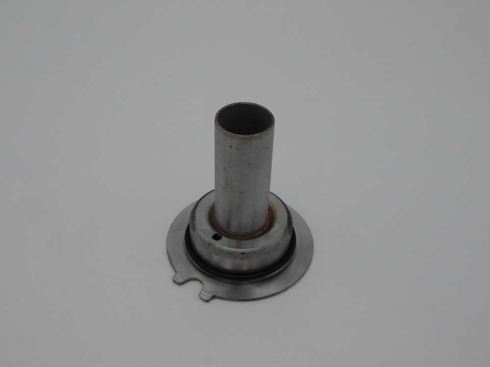 Направляющая выжимного подшипника (втулка, лейка) с сальником ВАЗ ...