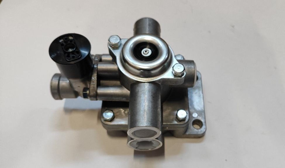 Воздухораспределитель ЗИЛ, КАМАЗ, МАЗ тормозов полуприцепа 2-х ...