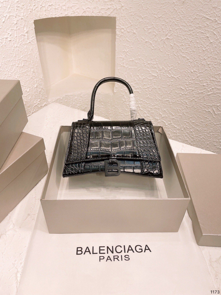 Balenciaga Сумка на плечо планшет #1