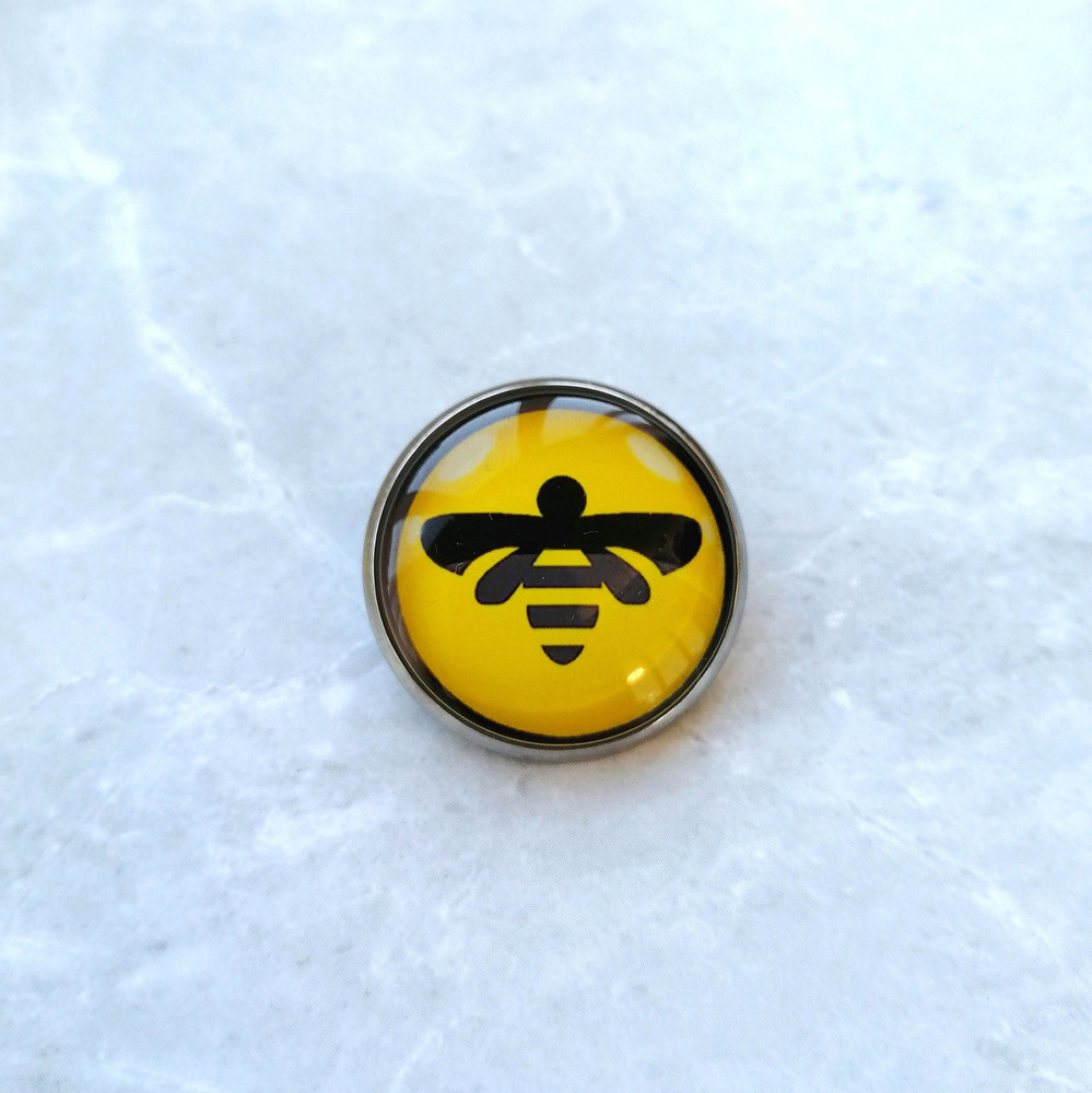 Брошь на рюкзак пчела диаметр 25мм - купить с доставкой по выгодным ...