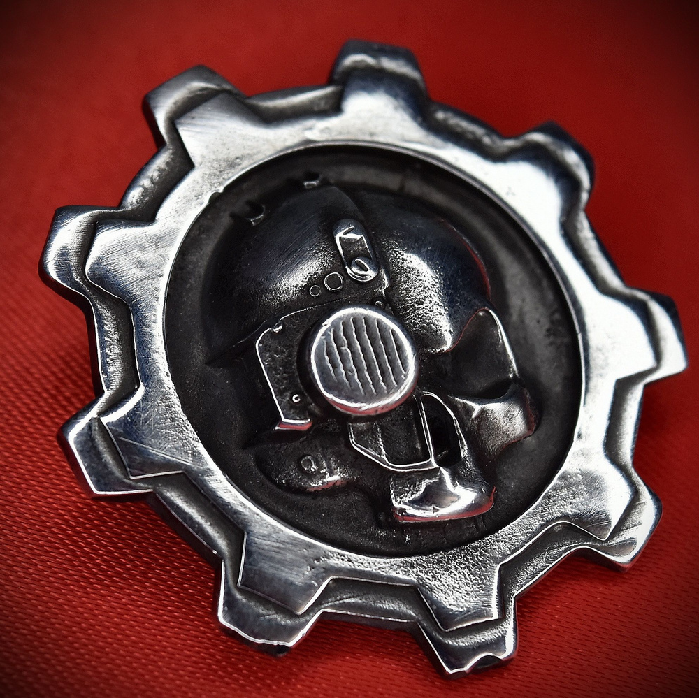 Значок металлический Механикус Mechanicus Warhammer купить на OZON по ...