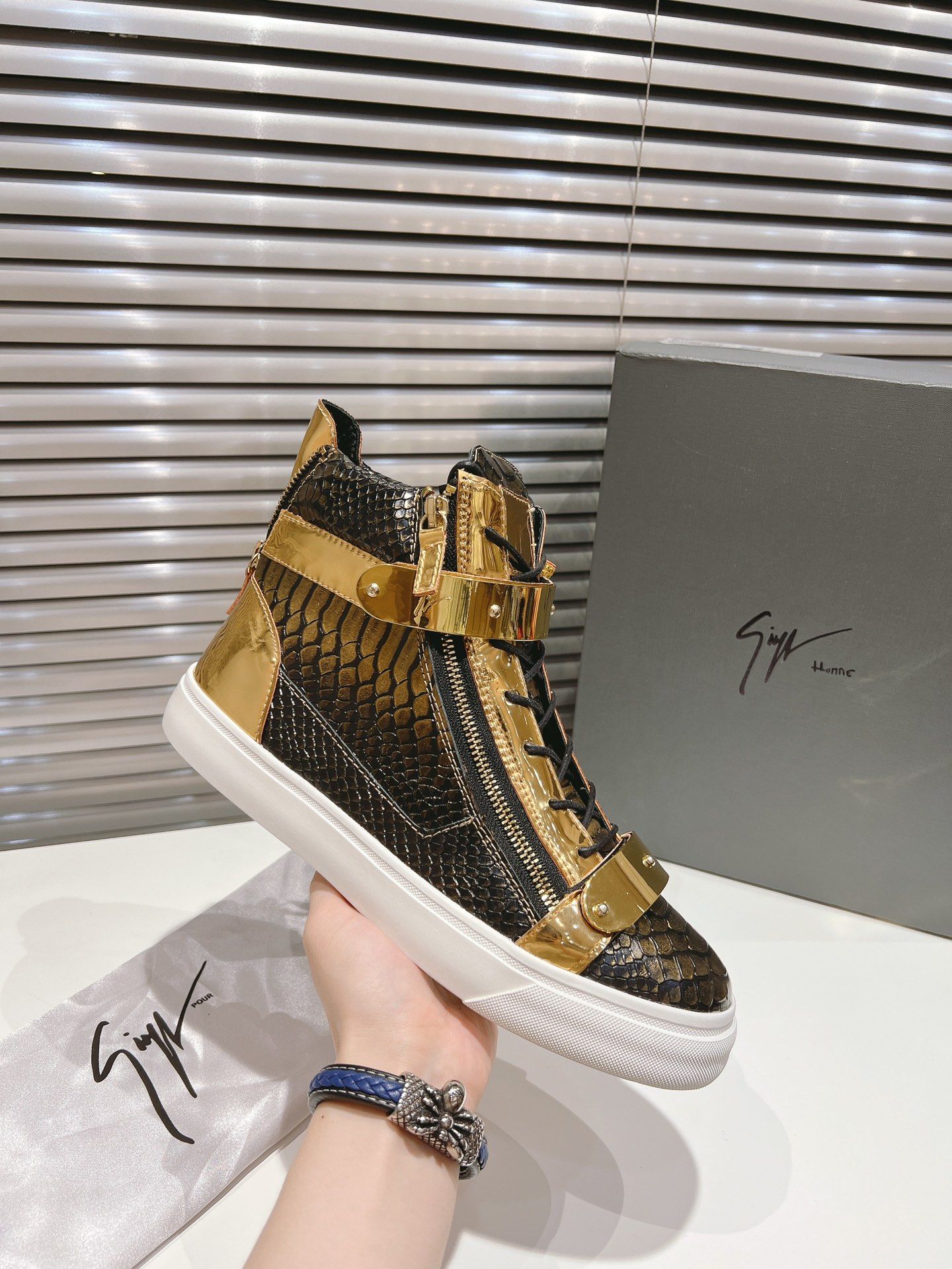 Кроссовки Мужской Giuseppe Zanotti Воловья кожа, Овчина Альпинизм