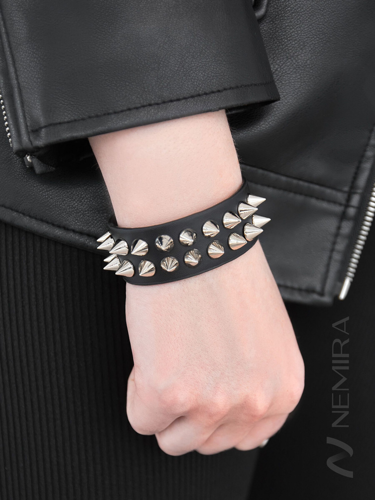 Кожаный браслет с шипами / Готическое украшение на руку для мужчин и женщин - купить с доставкой по выгодным ценам в интернет-магазине OZON (698599621)