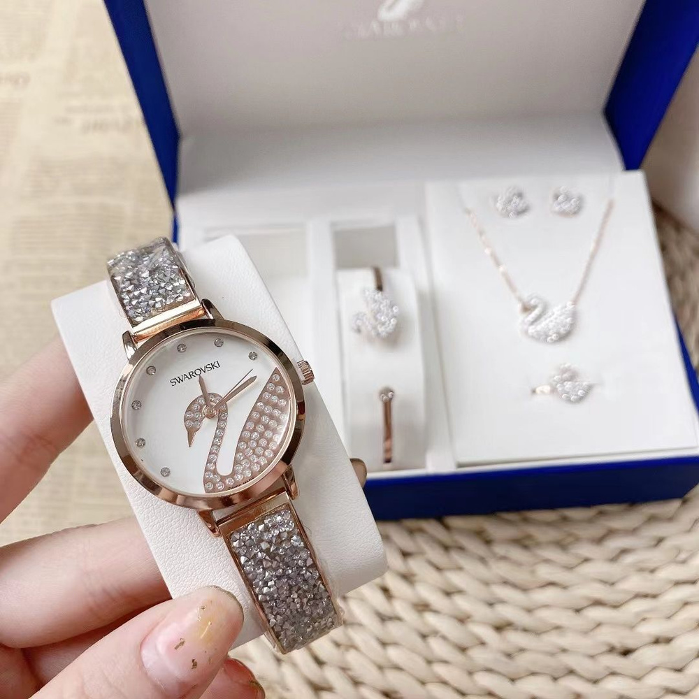 Swarovski Часы наручные Командирские SW - купить с доставкой по ...