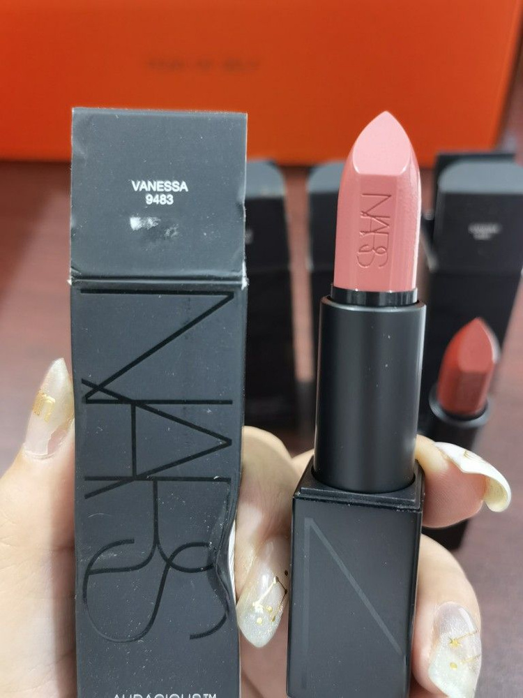 NARS помадаNARS Помада с сатиновым покрытием #1