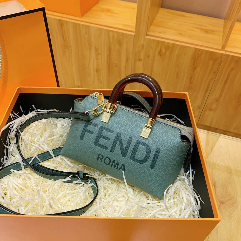 Fendi Сумка на плечо бананка #1