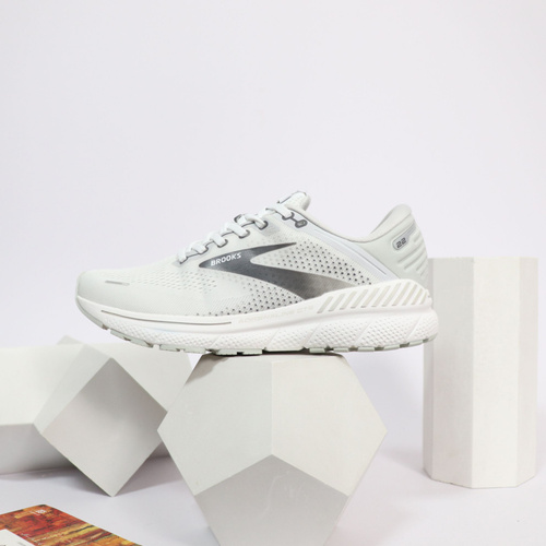 Brooks adrenaline hot sale gts white