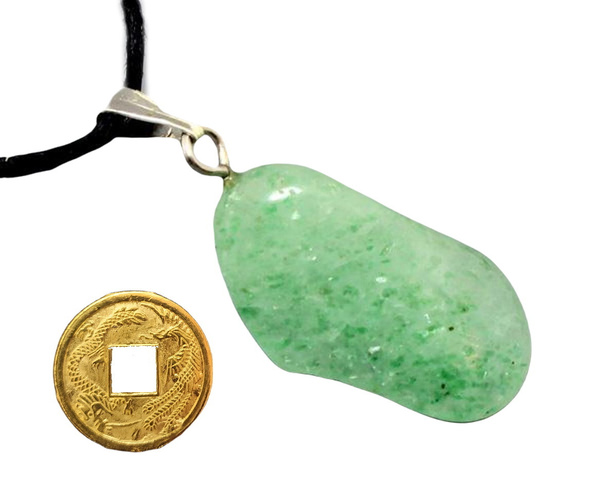 монеты и зеленые камни