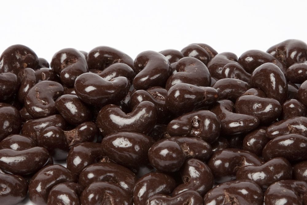 кешью в шоколадной глазури. кешью в шоколаде (100 гр). кешью в шоколаде 250г. драже "кешью в темном шоколаде" 120 гр чикалаб. кешью в шоколаде озера.