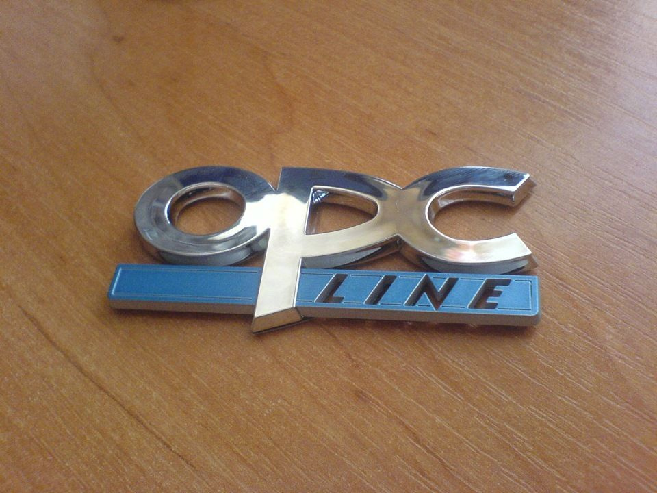 Шильдик значок OPC на Опель Астра, Инсигния, Корса, Мерива, Зафира ...
