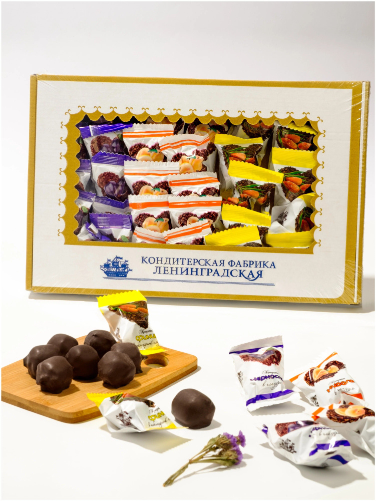 Десерт. Сладости натуральные. Конфеты в шоколадной глазури ассорти ...