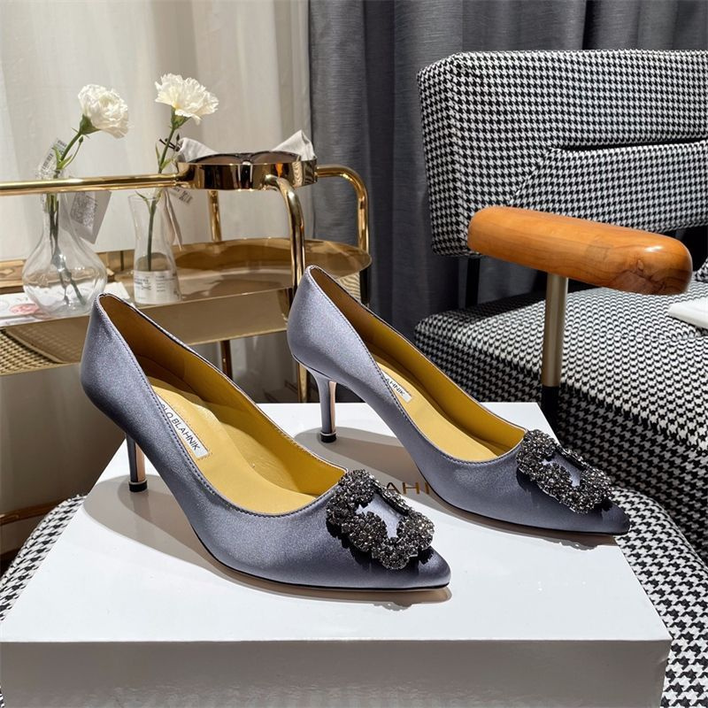 Туфли MANOLO BLAHNIK - купить с доставкой по выгодным ценам в интернет ...