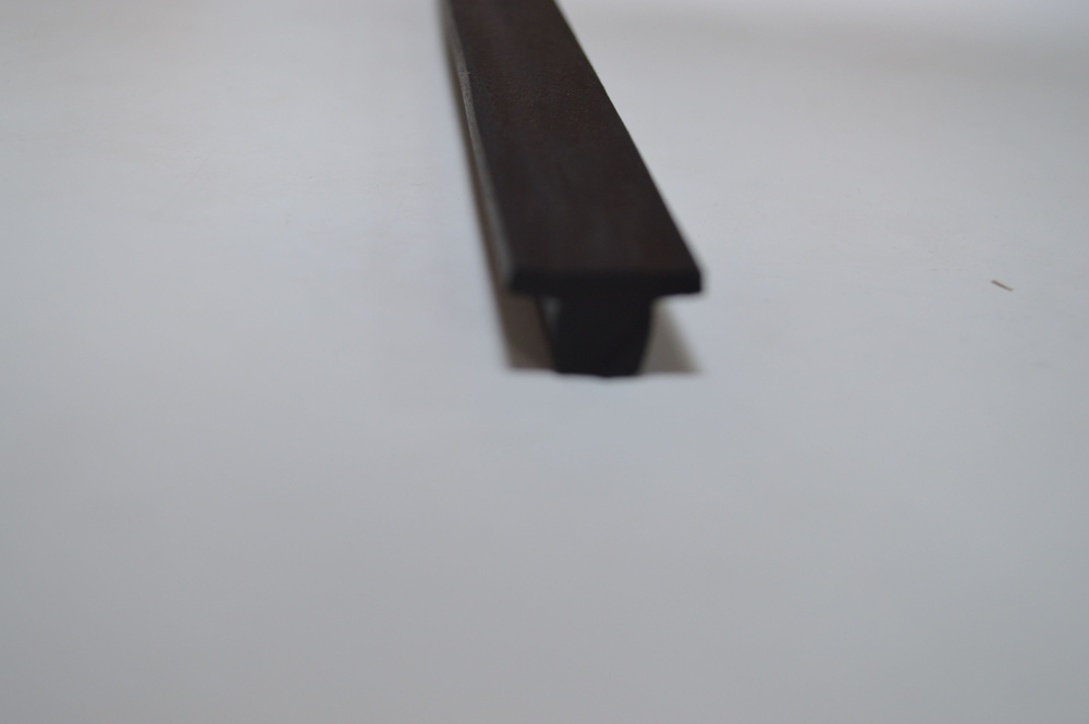 Профиль резиновый уплотнительный Т-образный черного цвета. Шляпка 22 мм, высота 8 мм. Длина 3 метра  #1