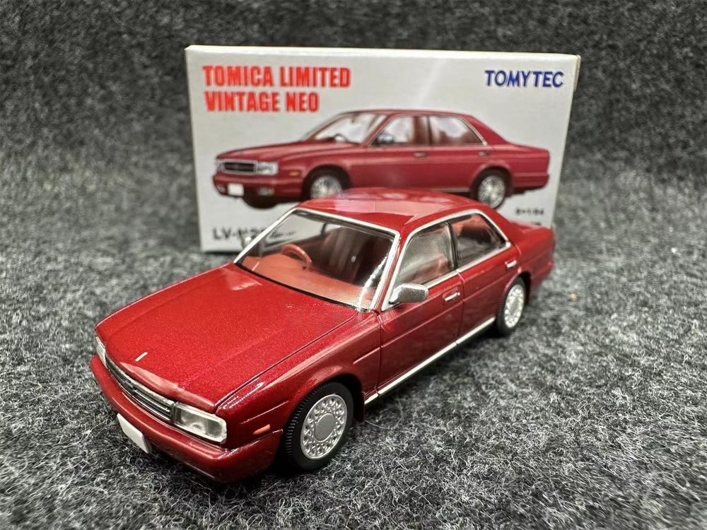 Машинка TOMYTEC TOMICA TLV 1/64 LV-N289a Nissan Gloria V30E Brougham Red Die-cast Alloy Car Model Collection #1