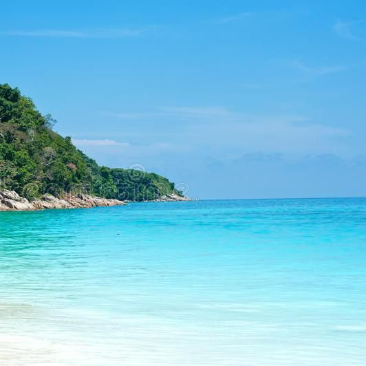 На фото лазурно-голубой залив Тайланда
